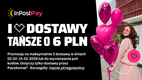 Kobieta trzymająca różowe balony w kształcie serca obok maszyny Paczkomat. 