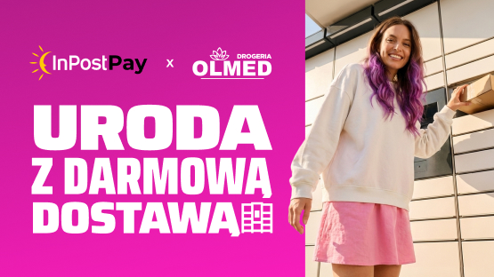 InPost Pay i Drogeria Olmed. Uroda z darmową dostawą. Uśmiechnięta kobieta wyjmuje paczkę z maszyny Paczkomat.